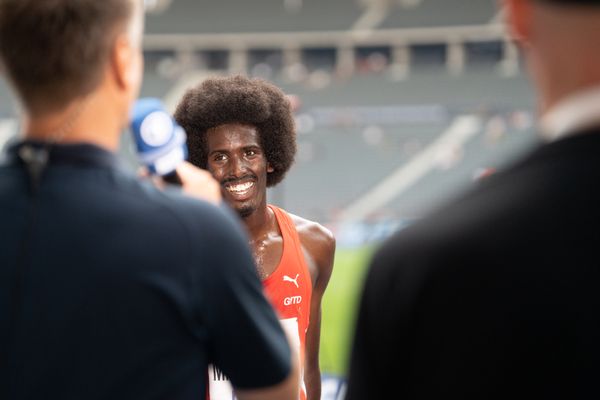 Deutscher Meister ueber 5000m Mohamed Mohumed (LG Olympia Dortmund) waehrend der deutschen Leichtathletik-Meisterschaften im Olympiastadion am 25.06.2022 in Berlin